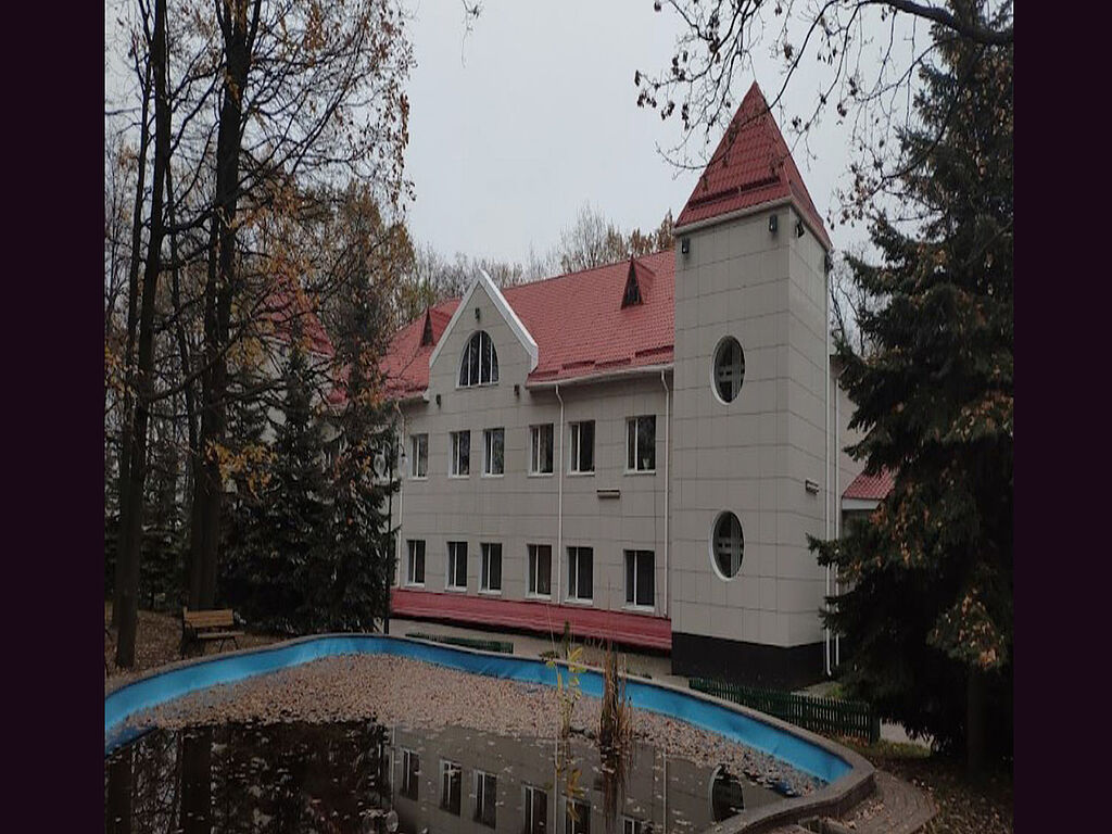 Le bâtiment en automne