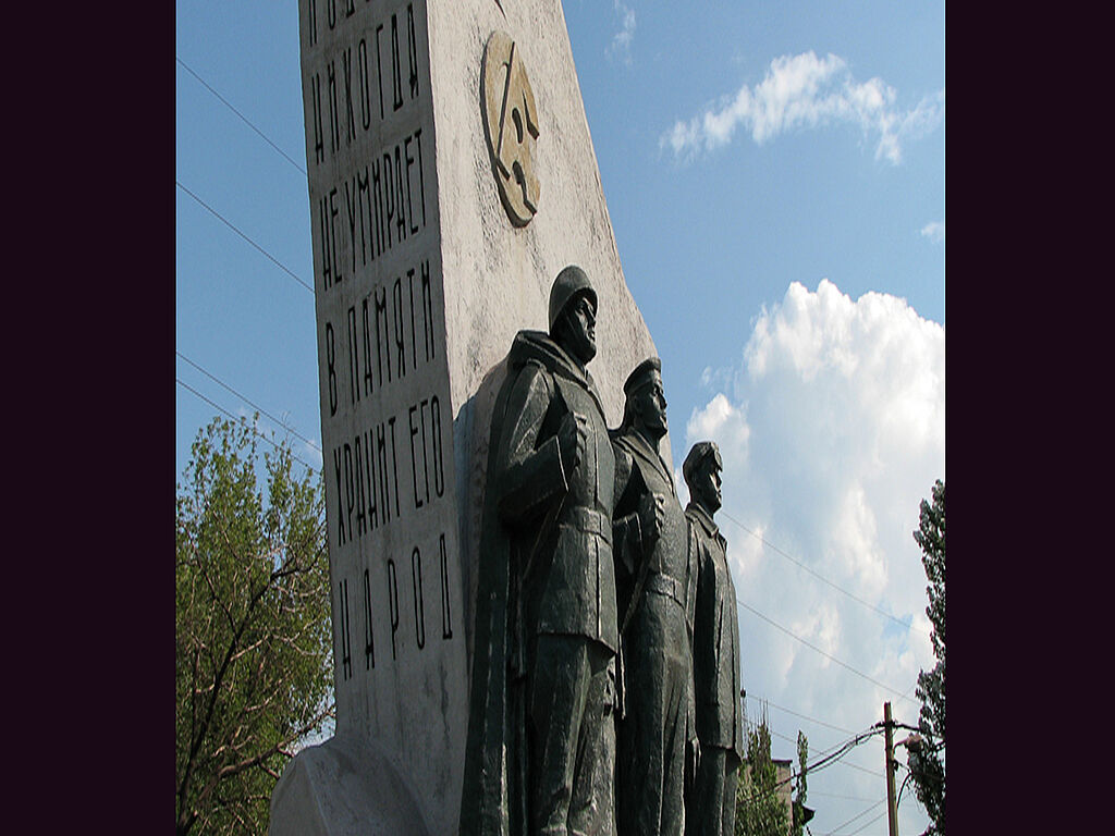Un monument aux travailleurs d'Azovstal tués pendant la Seconde Guerre mondiale
