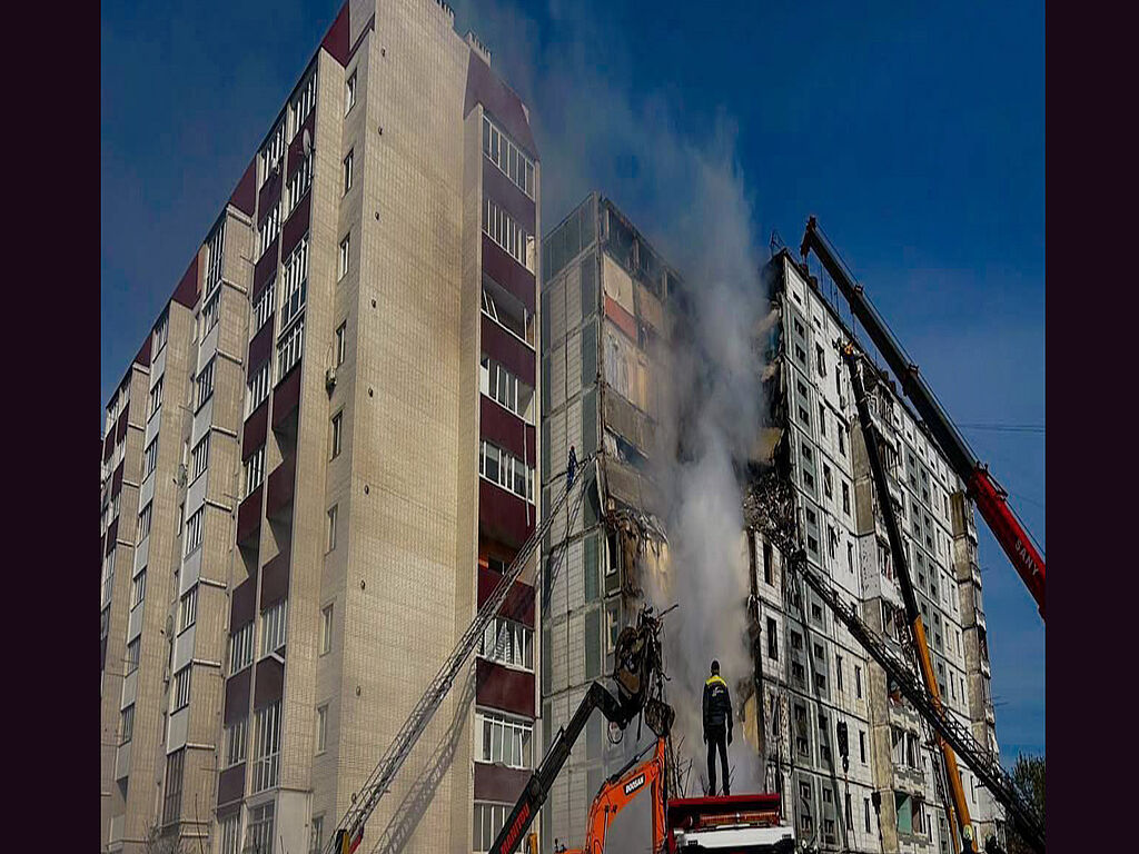 People are trapped under the rubble