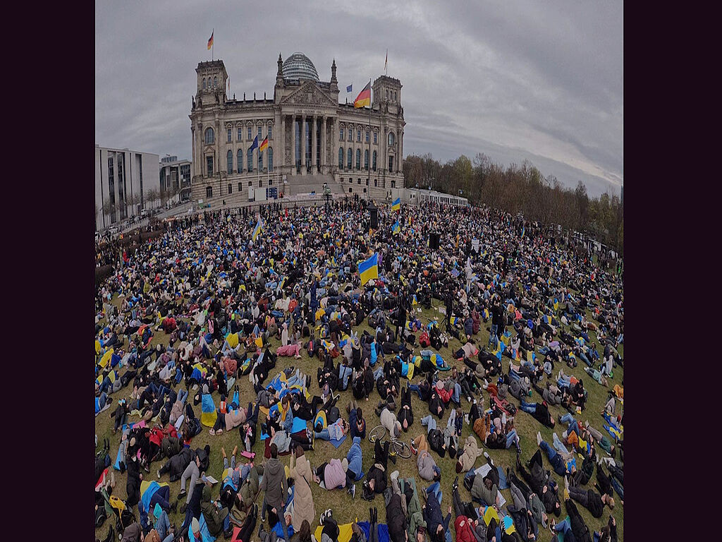 In front of the Bundestag. A rally in support of Ukraine. People lie on the ground just like those killed in Bucha