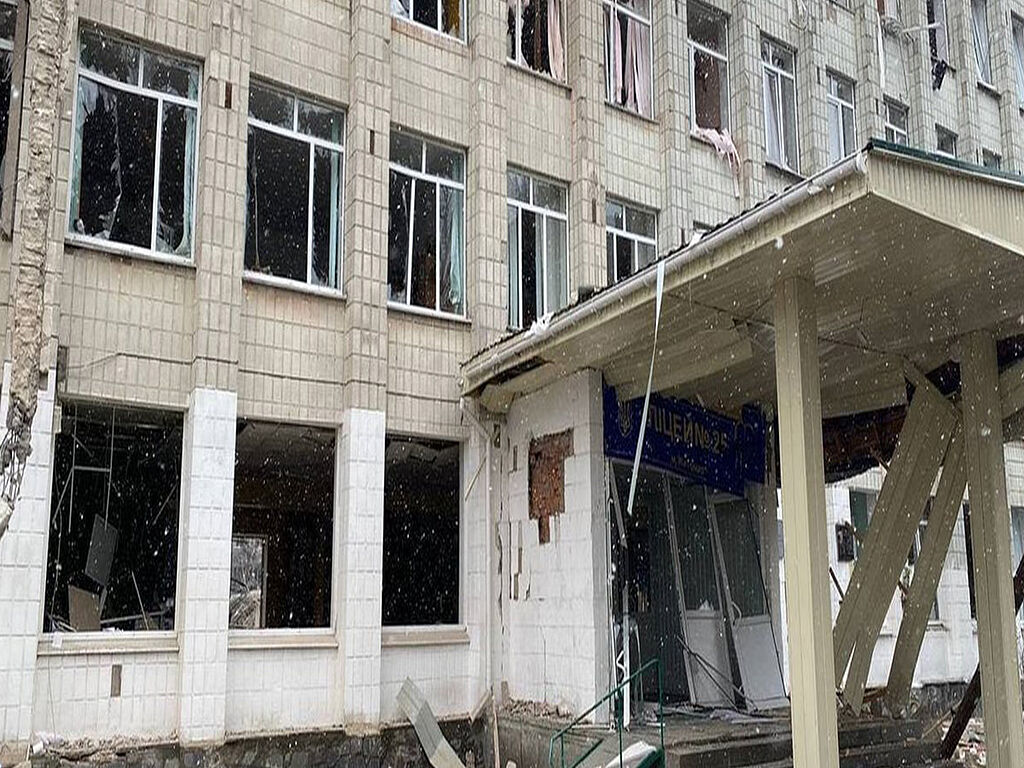 Lyceum n°25 après avoir été touché par un missile russe 