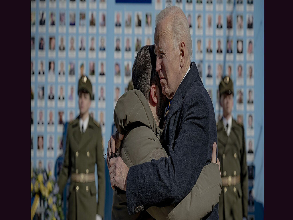 President Biden hugs Volodymyr Zelensky on Memorial Day for Heroes of the Heavenly Hundred