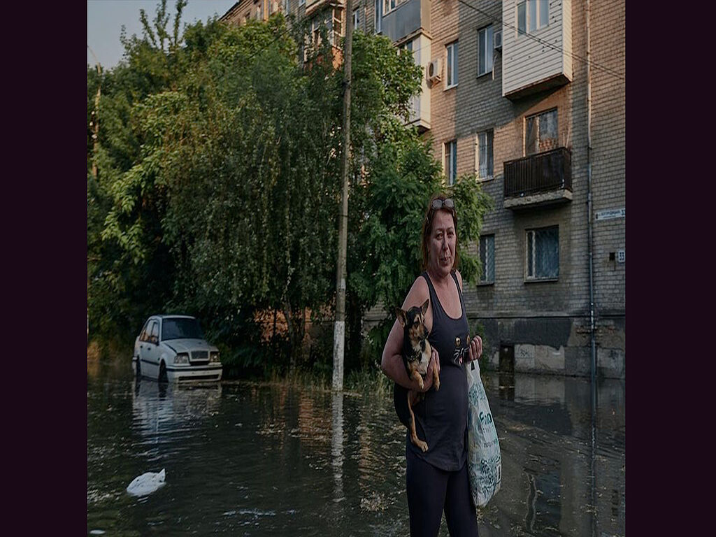 Une femme avec son chien