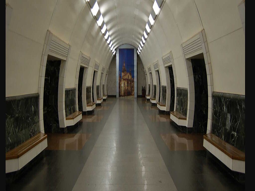 La station a ouvert ses portes le 30 mars 2000. Nommé d'après le quartier proposé dans la zone historique de Dorogozhichi.