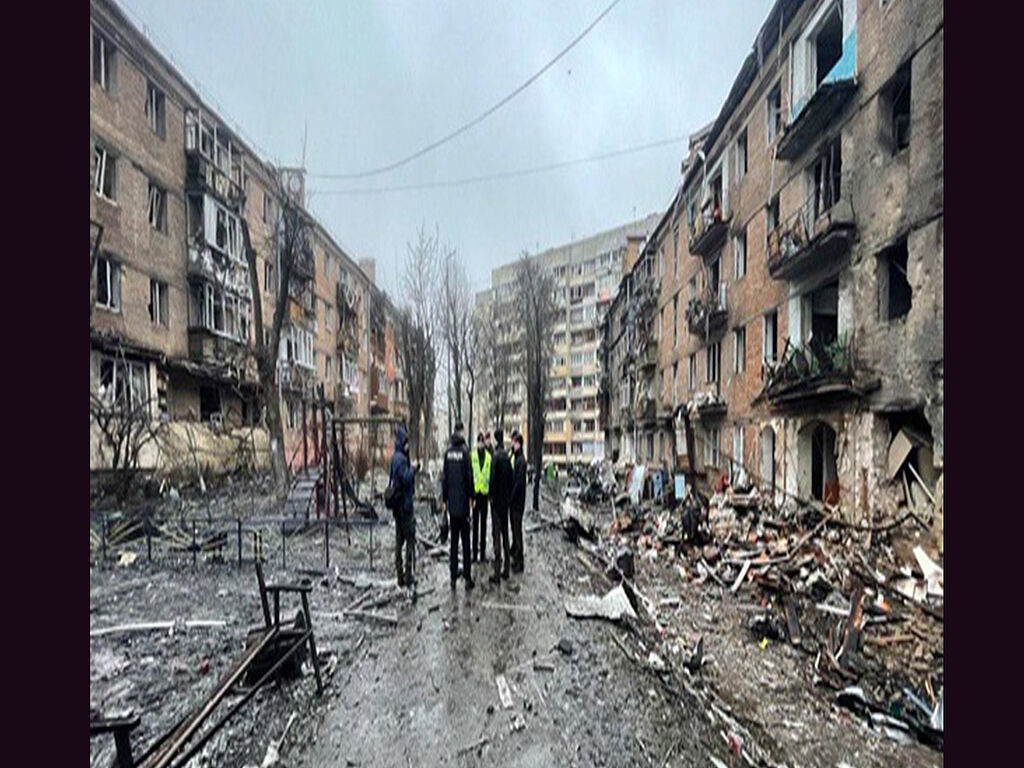 Special services work at the site of the shelling