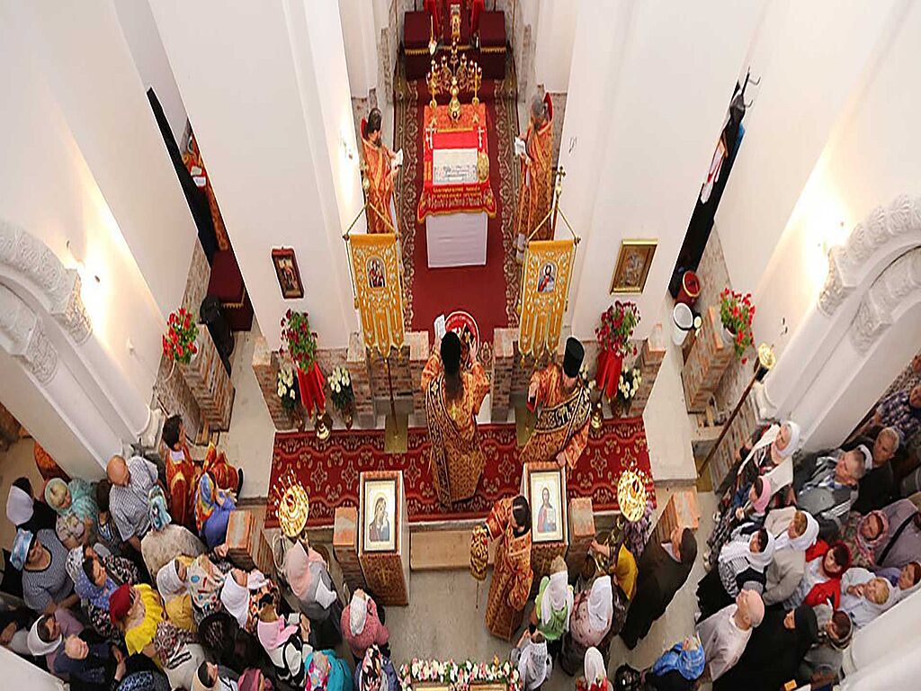 Walls of this temple are decorated with stucco figures of prophet David and various animals. Around the church were erected enclosures, a bell tower, which are surrounded by walls with towers.