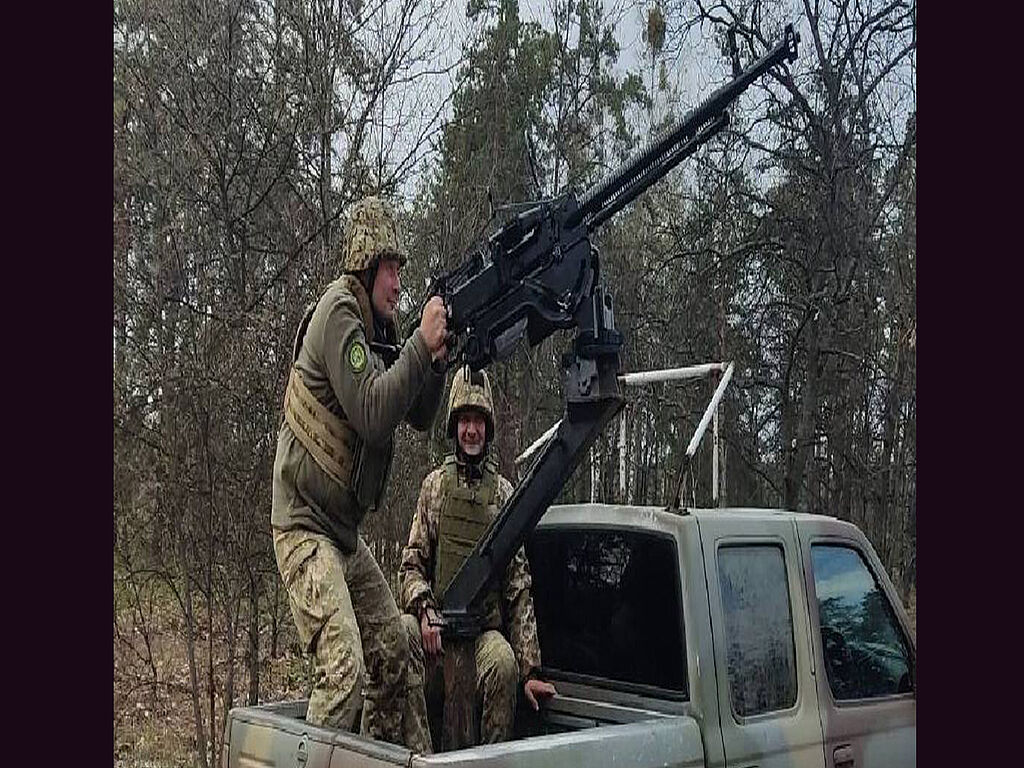 In einem Pick-up-Truck mit Maschinengewehr