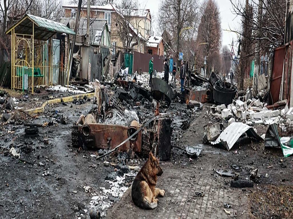 Bucha, Vokzalnaya street: destroyed houses and destroyed Russian equipment