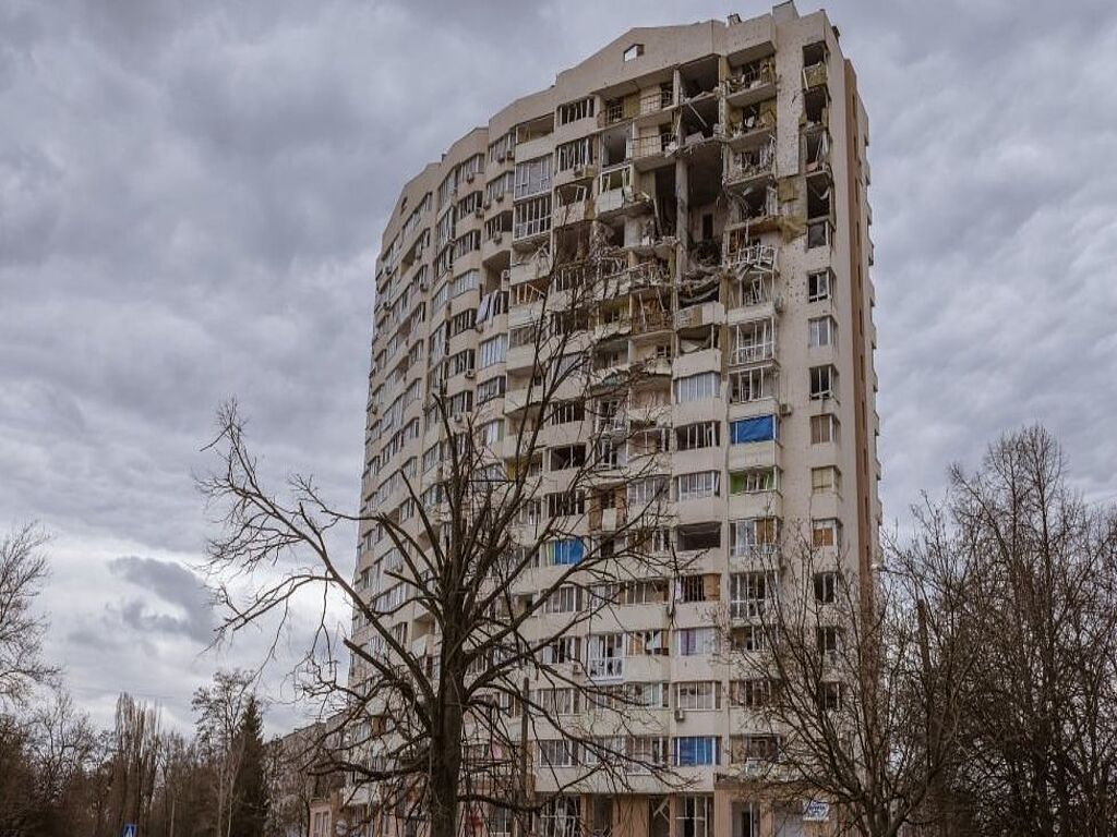 Жилые дома после российской ракетной атаки