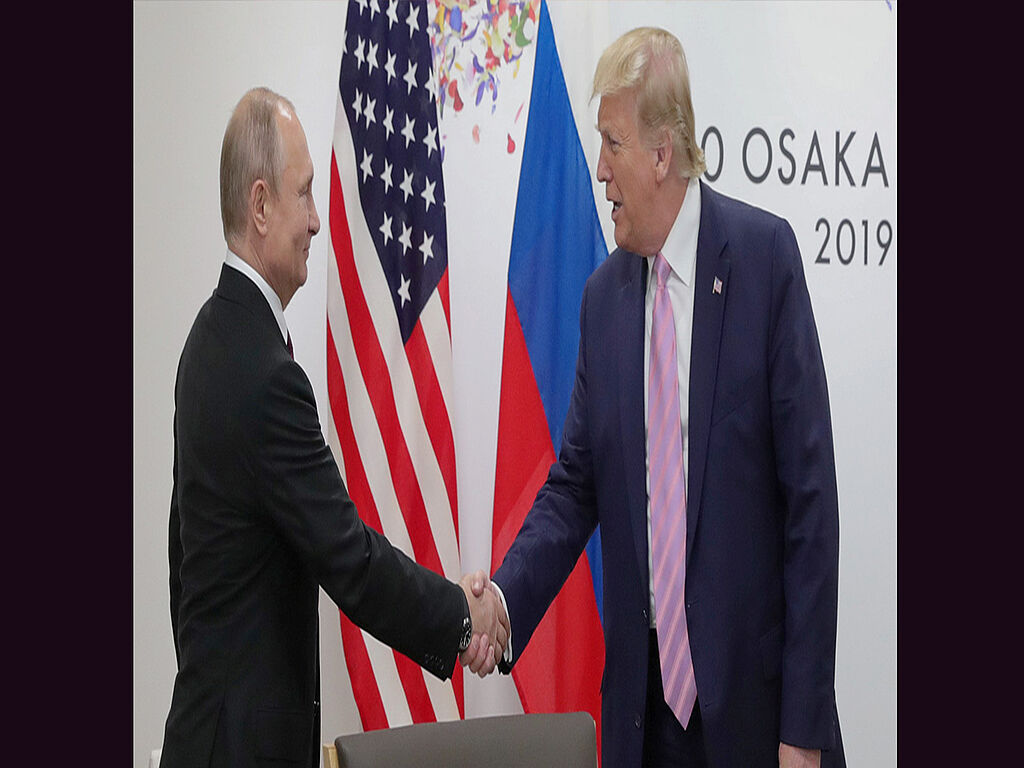 Former US President Donald Trump believes that Kyiv may have to cede some territory to Russia in order to end the Russian-Ukrainian war. Also, Donald Trump is now under investigation by the US authorities.