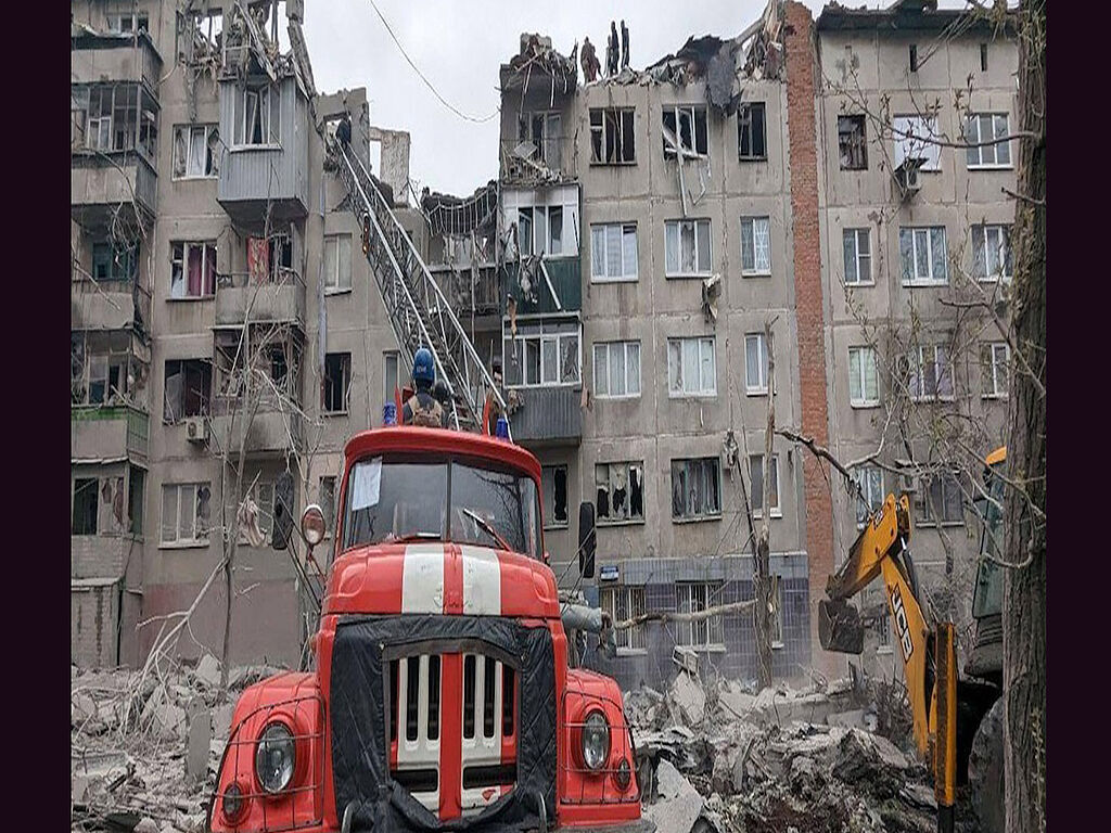 Rettungskräfte sind im Einsatz, 11 Tote sind bekannt