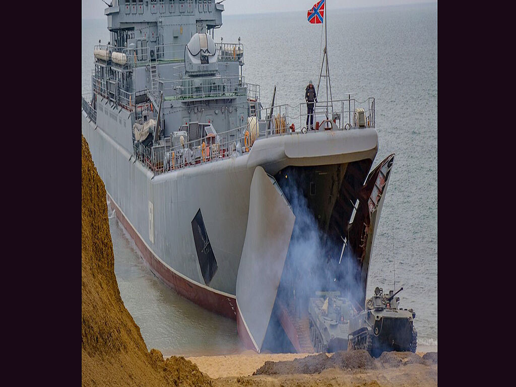 Photo from a Russian exercise. The Russians assumed that they could land in Ukraine in a similar manner at the beginning of the invasion. This practice was used during the annexation of Crimea in 2014.
