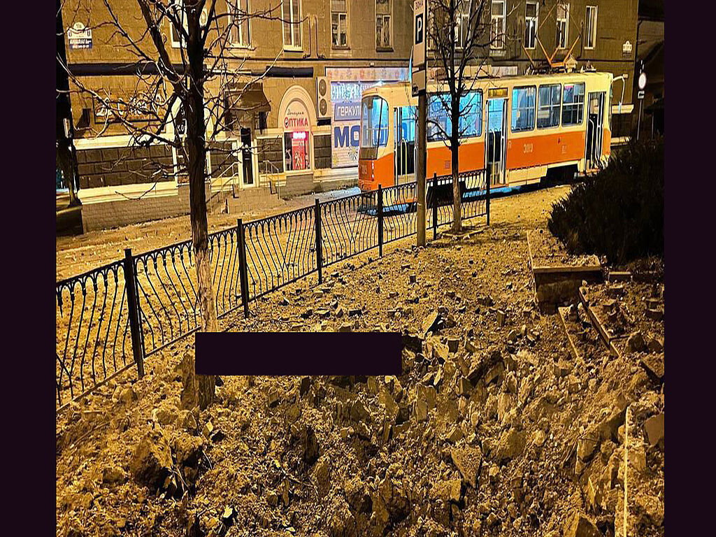 Une mine a touché un coin, des éclats d'obus ont touché un tram