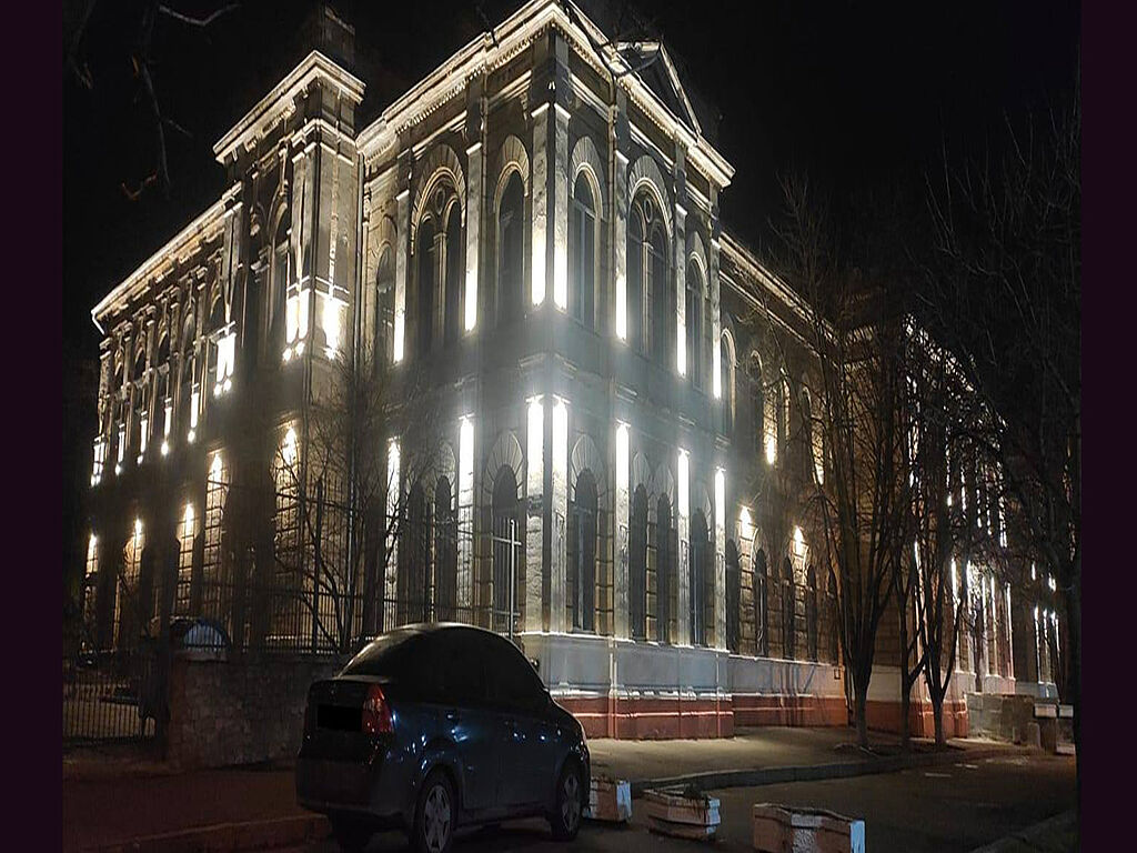 Éclairage nocturne du gymnase