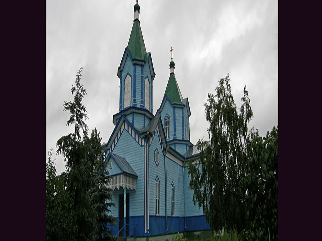 Le bâtiment de l'église vu de l'autre côté