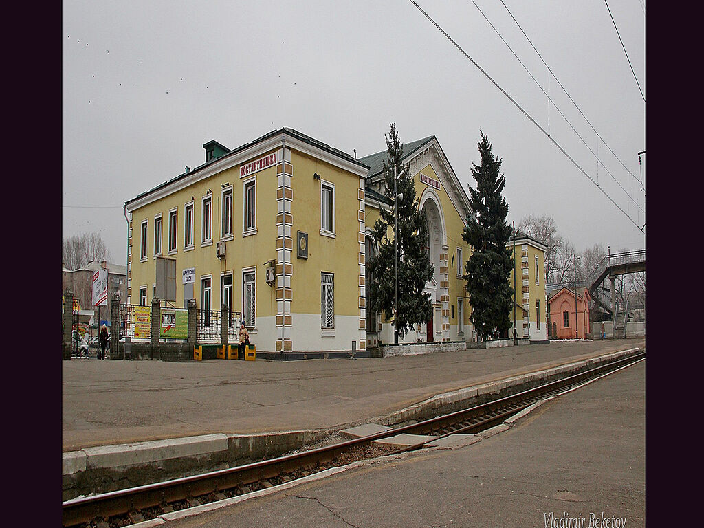 Ein Blick auf das Bahnhofsgebäude