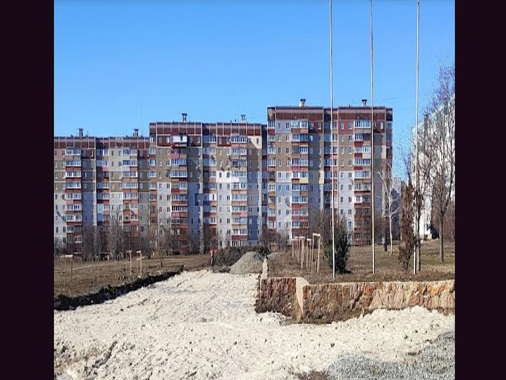 Similar multi-storey buildings