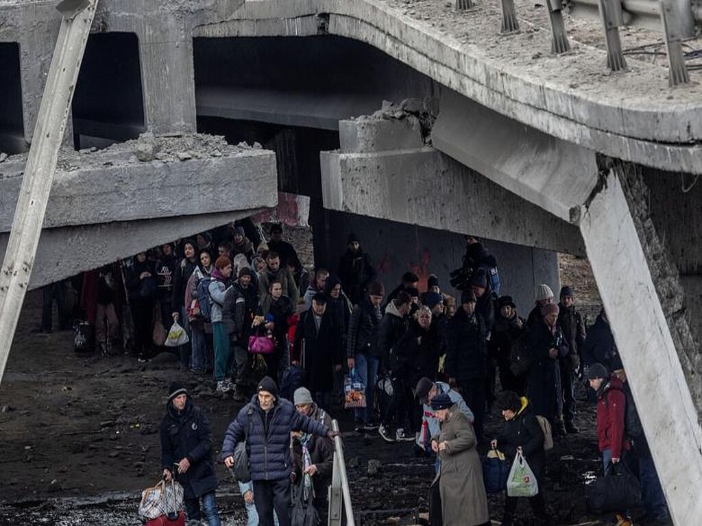 Russian planes dropped bombs on the bridge