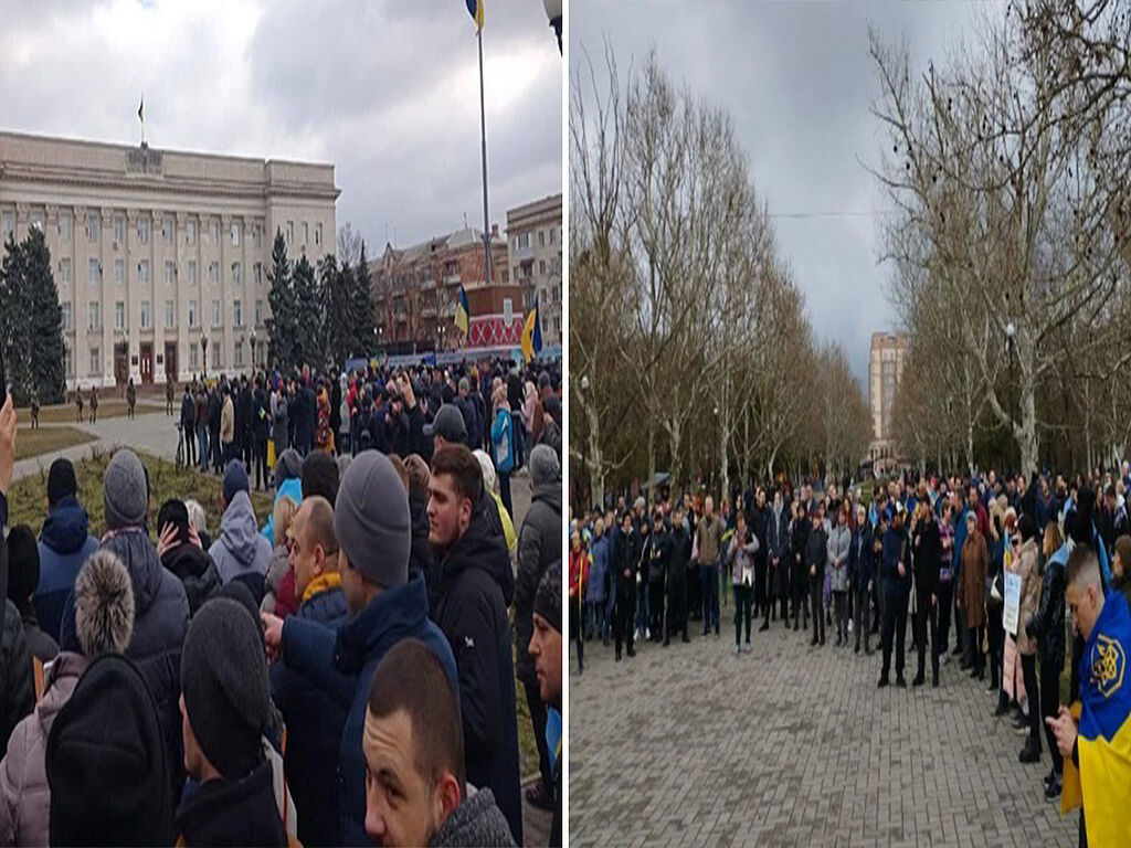 People gather in Kherson square and chase away Russian occupiers