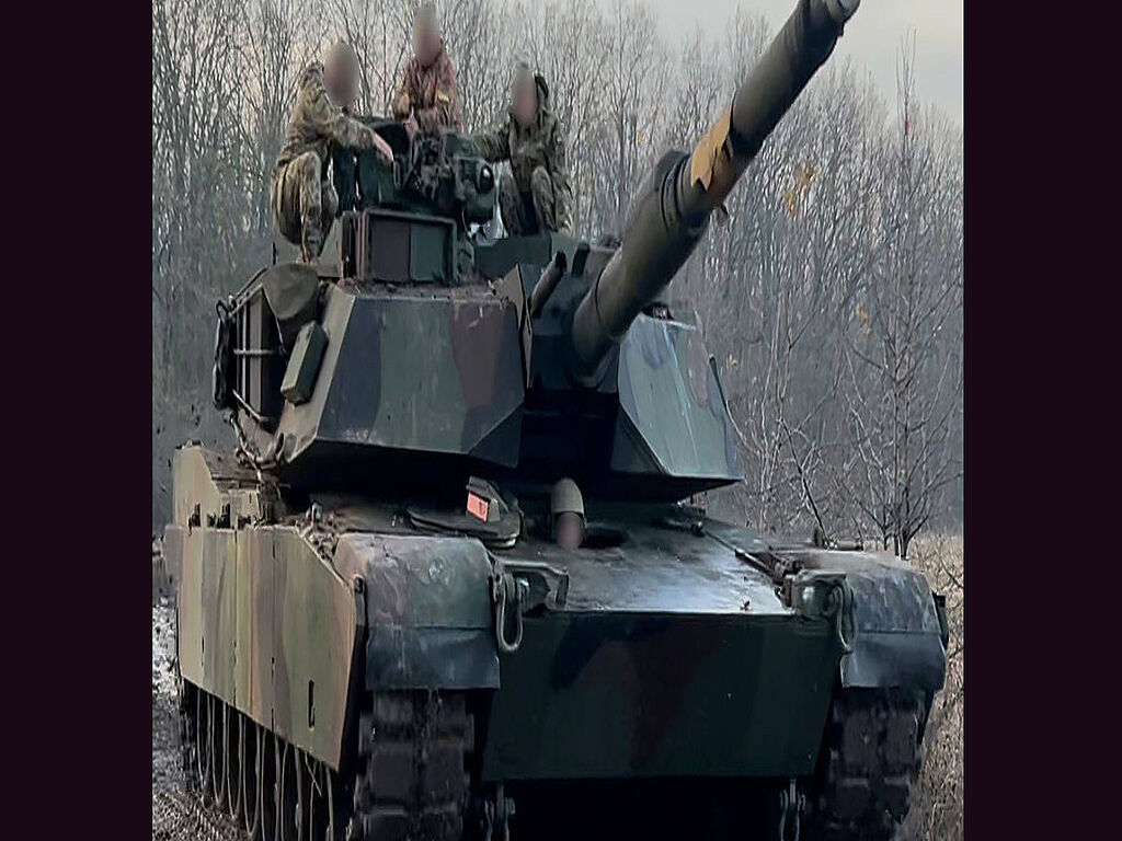 Abrams tanks in Ukraine. Ukrainian tankers use the most massive tanks against Russian occupiers.