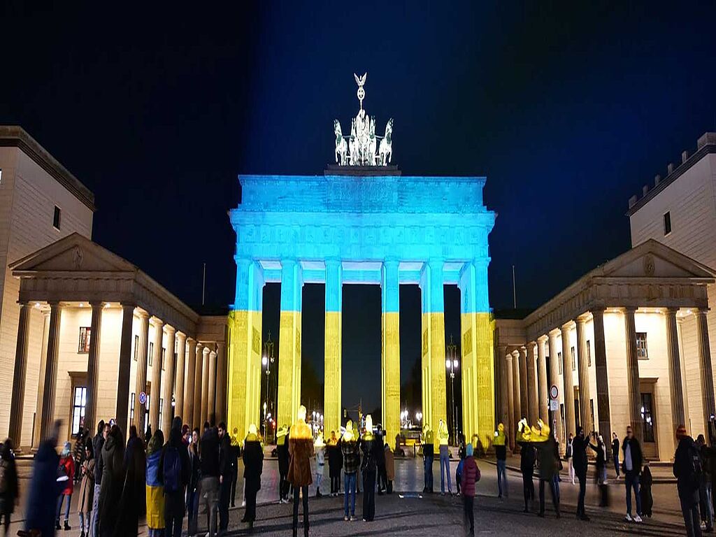 La porte de Brandebourg brillait aux couleurs du drapeau ukrainien