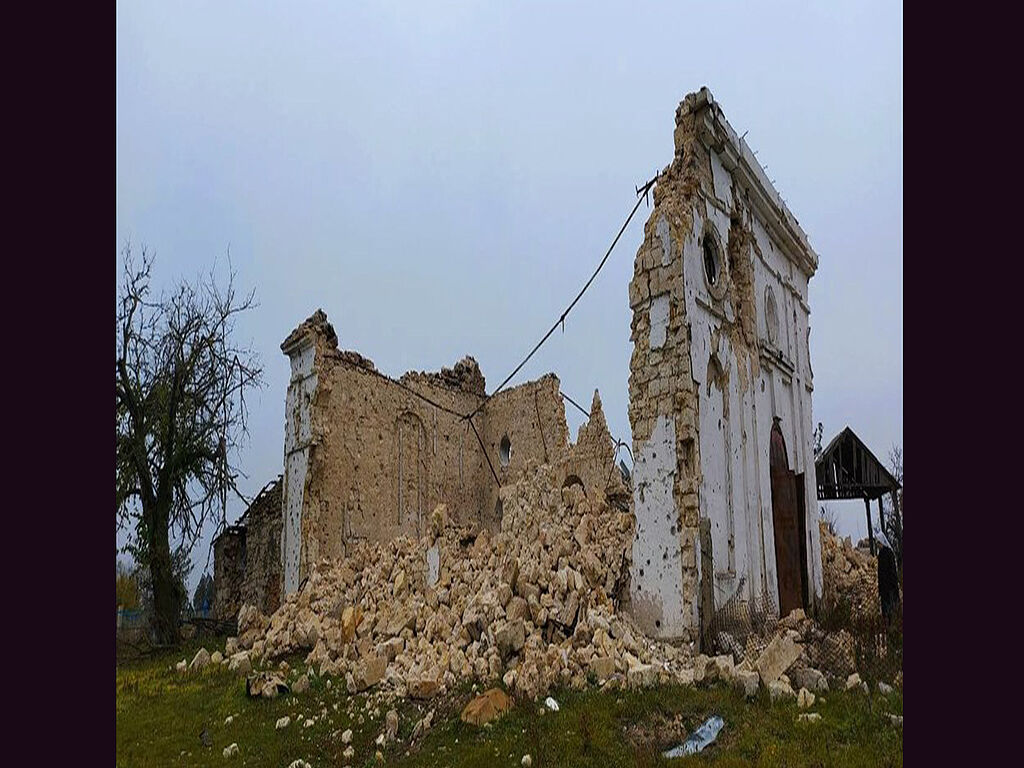 Le temple est complètement détruit