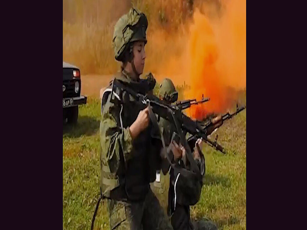 Russian girls at war games 