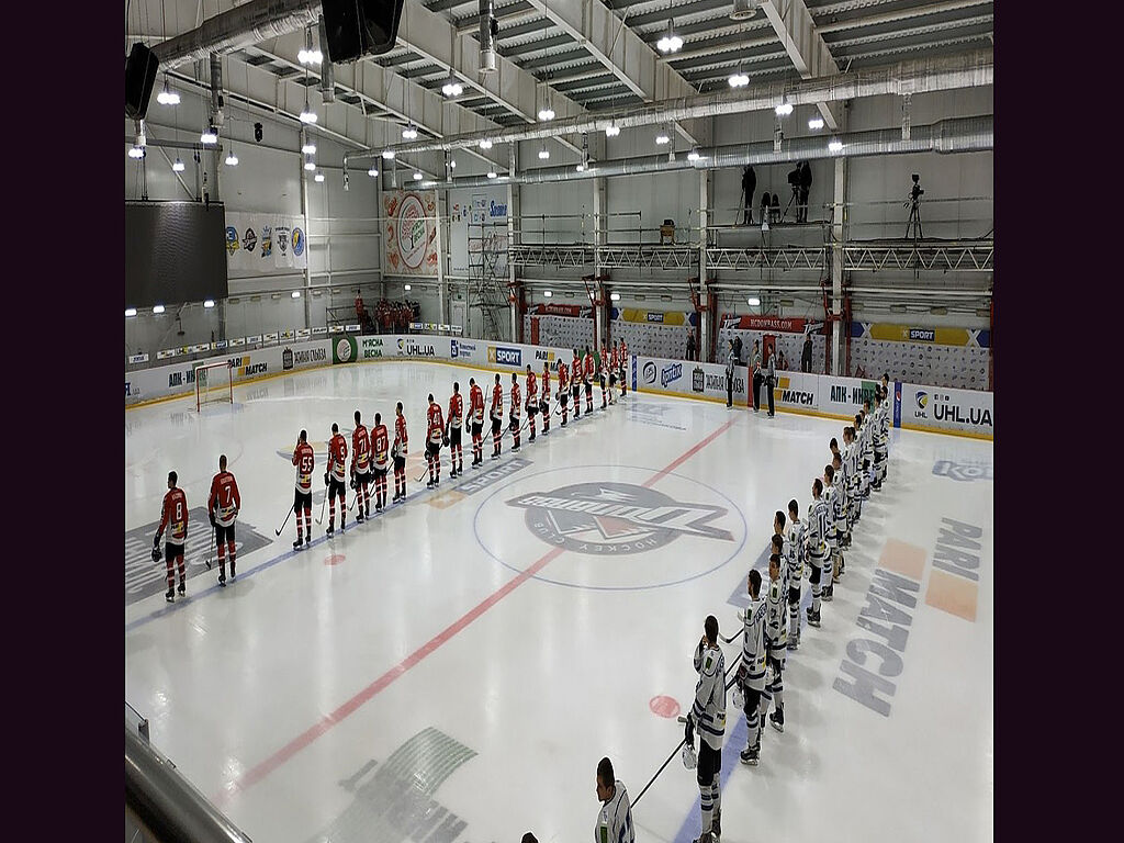 Les équipes de hockey se préparent pour un match