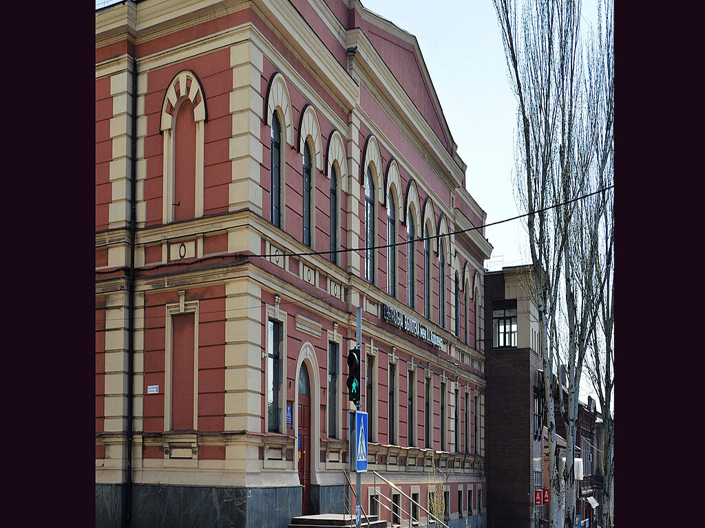 A modern building before the arrival of the Russian peace