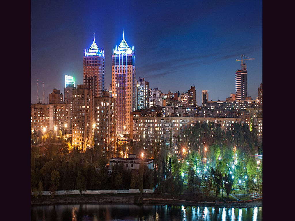 Panorama du soir de Donetsk sous les "punisseurs ukrainiens"