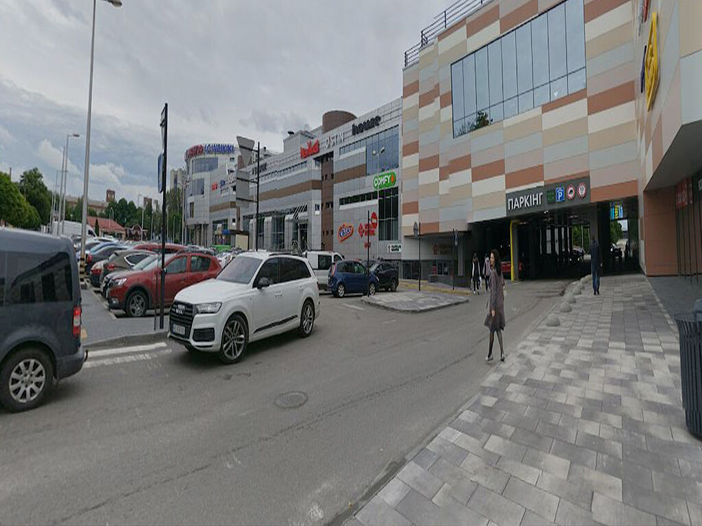 Parking near the shopping centre