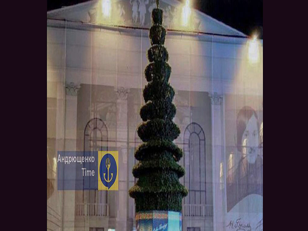 Russians set up a Christmas tree near the theatre, under which the bodies of murdered Mariupol residents lie