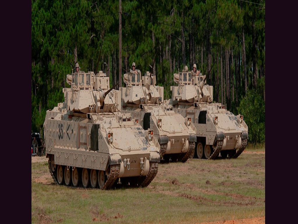 Le véhicule blindé de combat d'infanterie Bradley M2 est nouveau pour les forces armées ukrainiennes. Les forces armées ukrainiennes suivent actuellement une formation à l'utilisation du véhicule blindé de combat d'infanterie M2