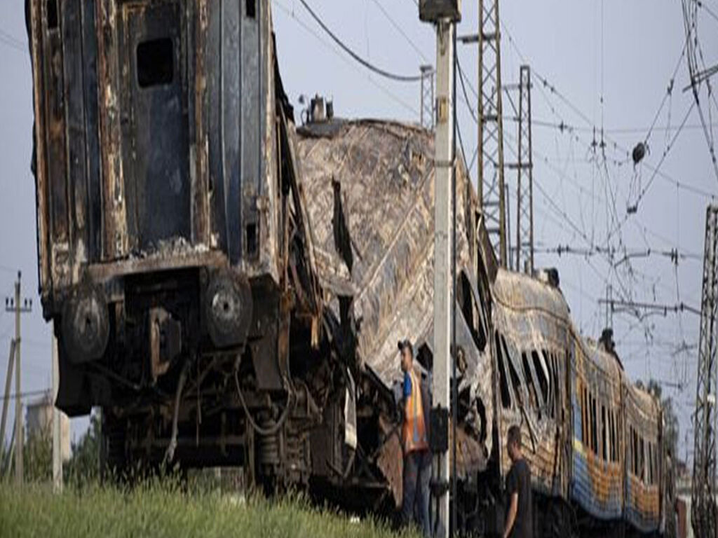 Eisenbahnzug mit Zivilisten durch russische Rakete zerstört