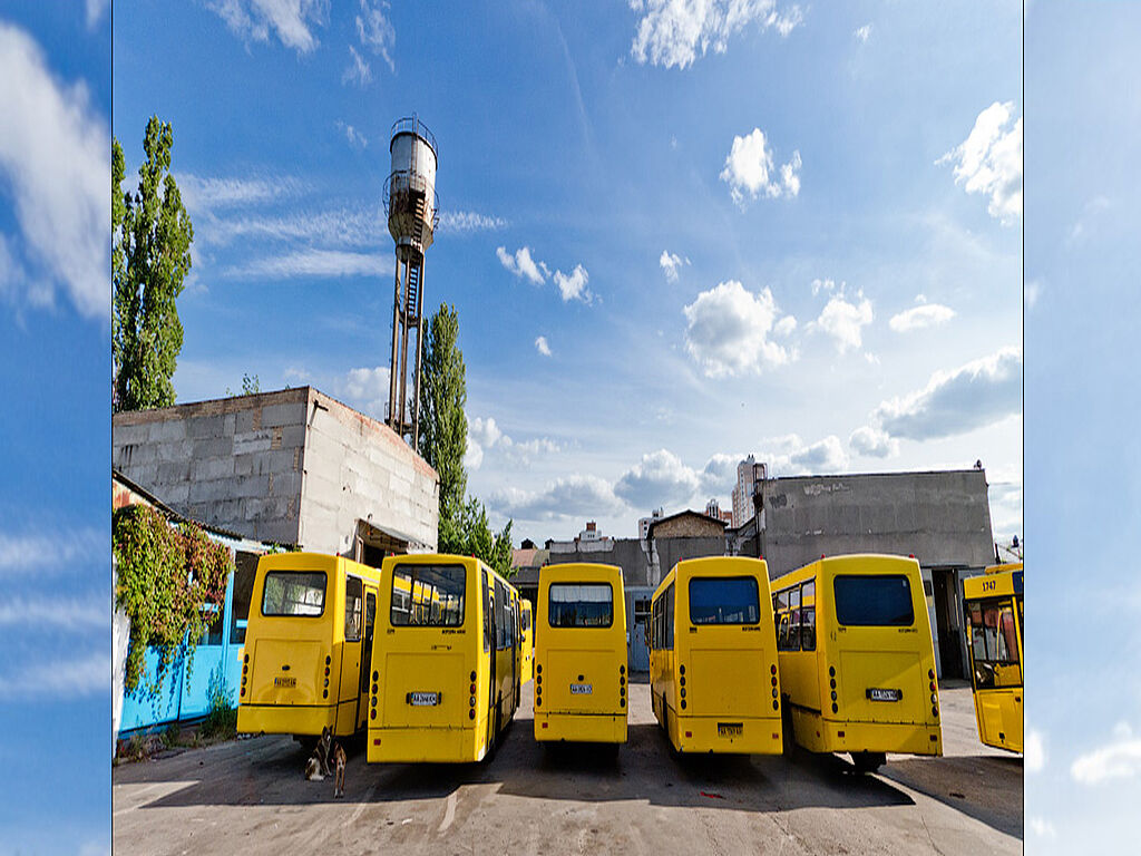 Эти автобусы - один из главных видов транспорта в городе