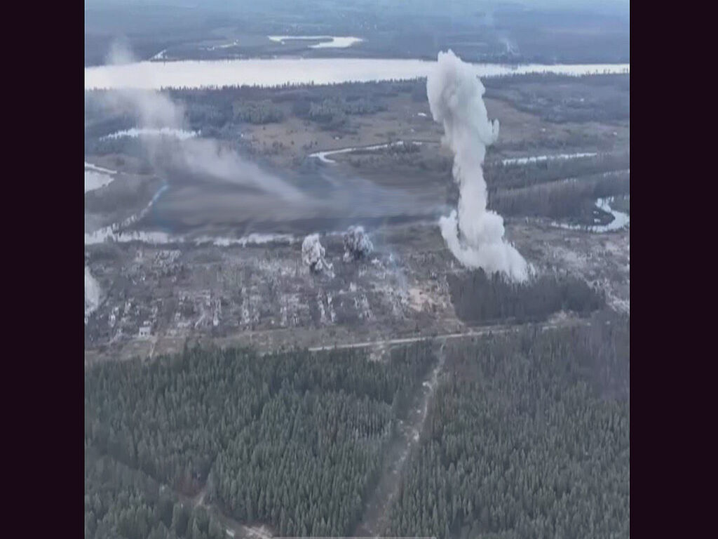 A picture from a Russian drone. Russians are wiping the village off the map