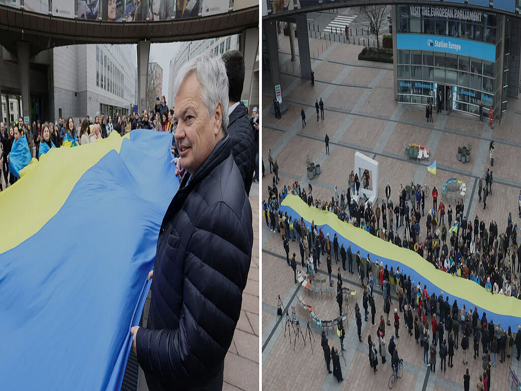 Гігантський український прапор перед Європарламентом