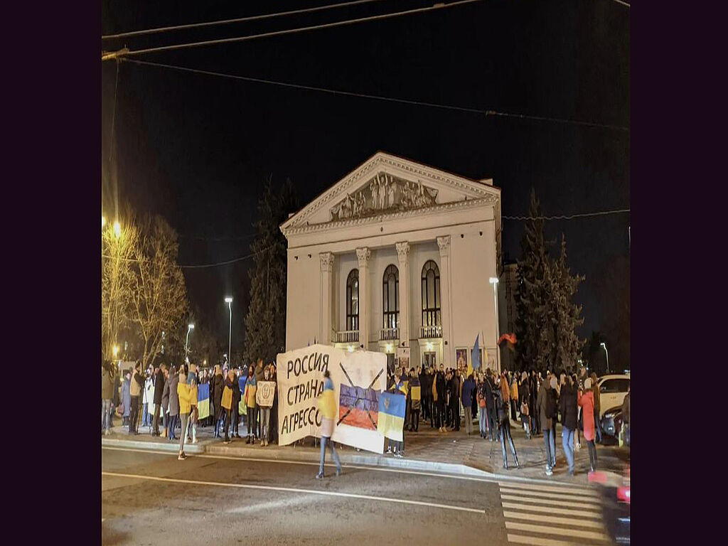 За 2 дня до российского вторжения, жители протестуют